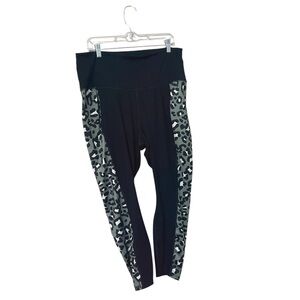 Wolf & Whistle Leopard Print Leggings Black / White / Gray Size 18 Athletic EUC